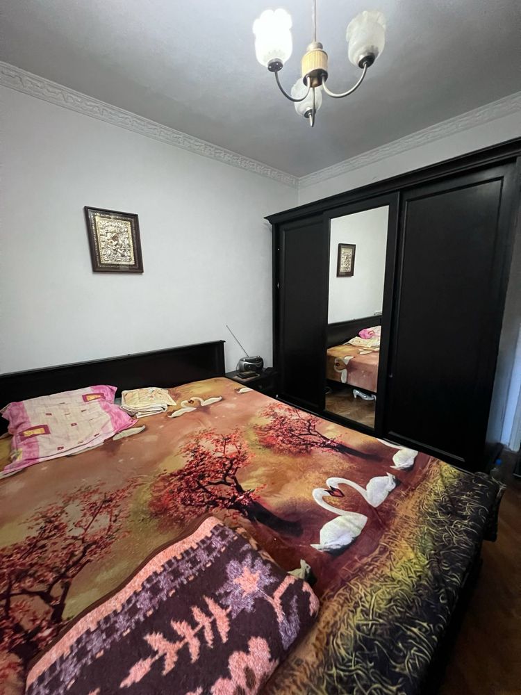 vand apartament cu 2 camere in zona centrala