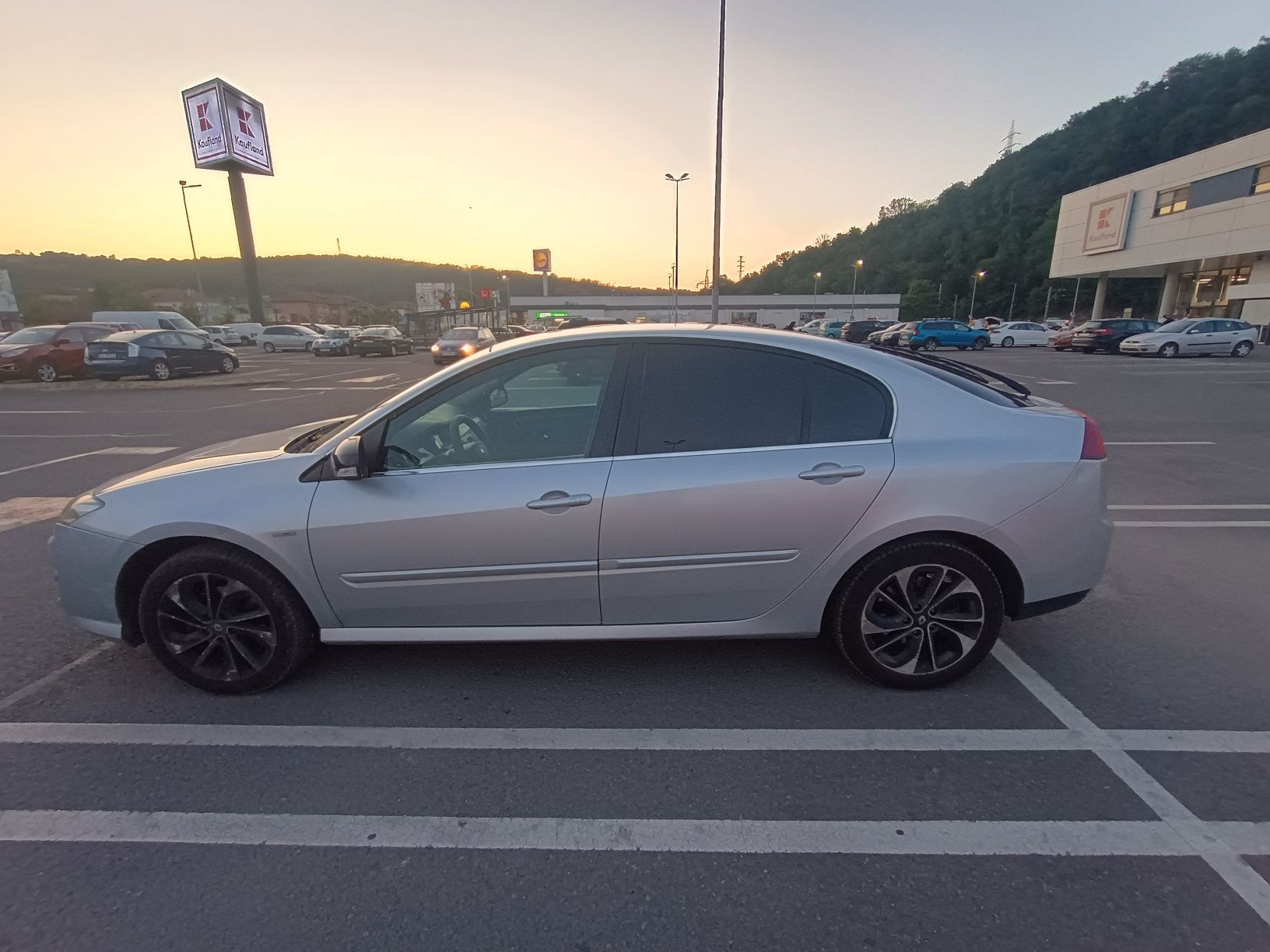 Renault Laguna 3 Bose 2012 150 cai