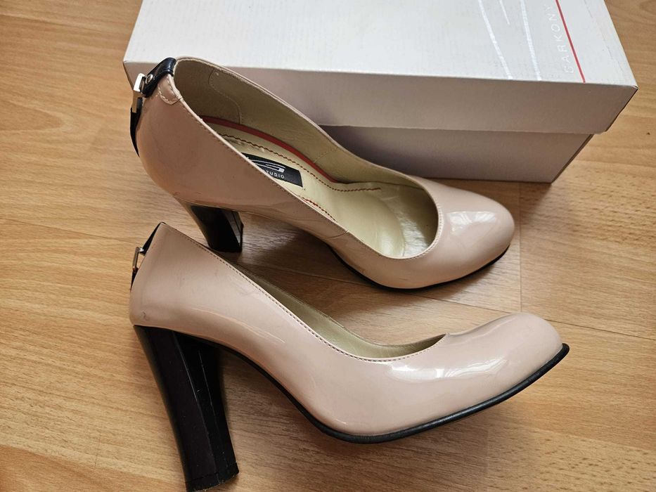 Pantofi lac nude de ocazie
