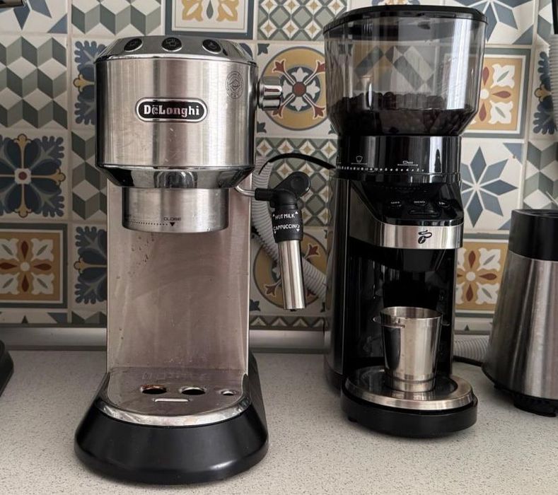 Delonghi Dedica si rasnita de cafea Tchibo