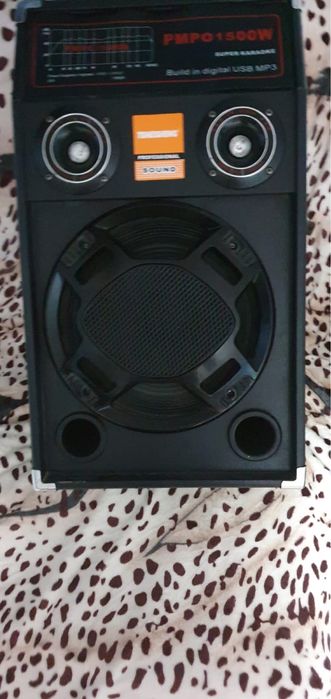 Vand boxe stare foarte bună