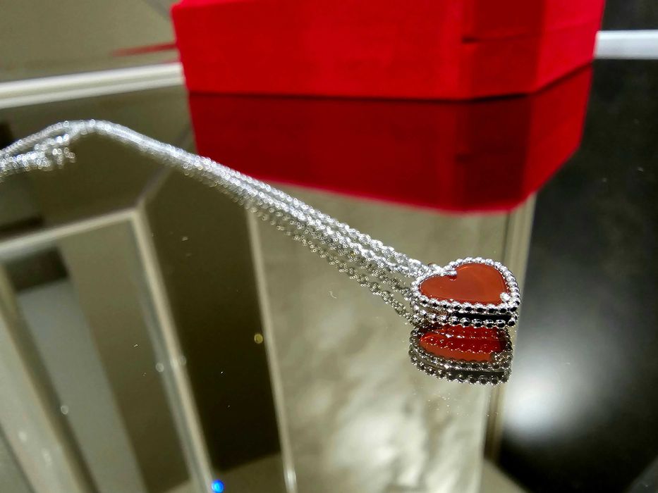 Van Cleef & Arpels VCA Silver Sweet Alhambra Red Heart Дамско Колие