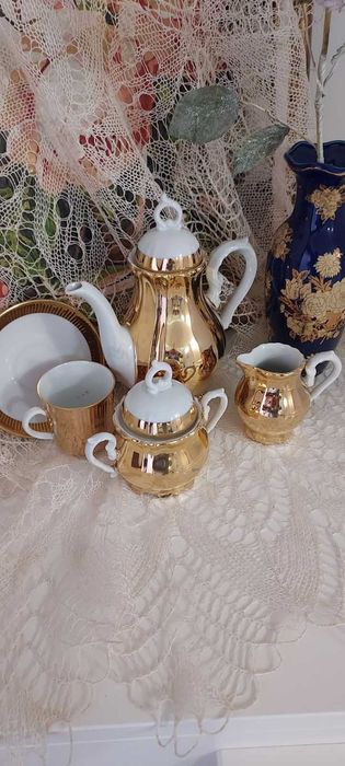 Изискан, порцеланов комплект за кафе
