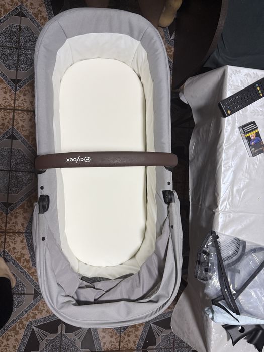 Cybex Eos Basic Lux (fără cadru) - 600 lei