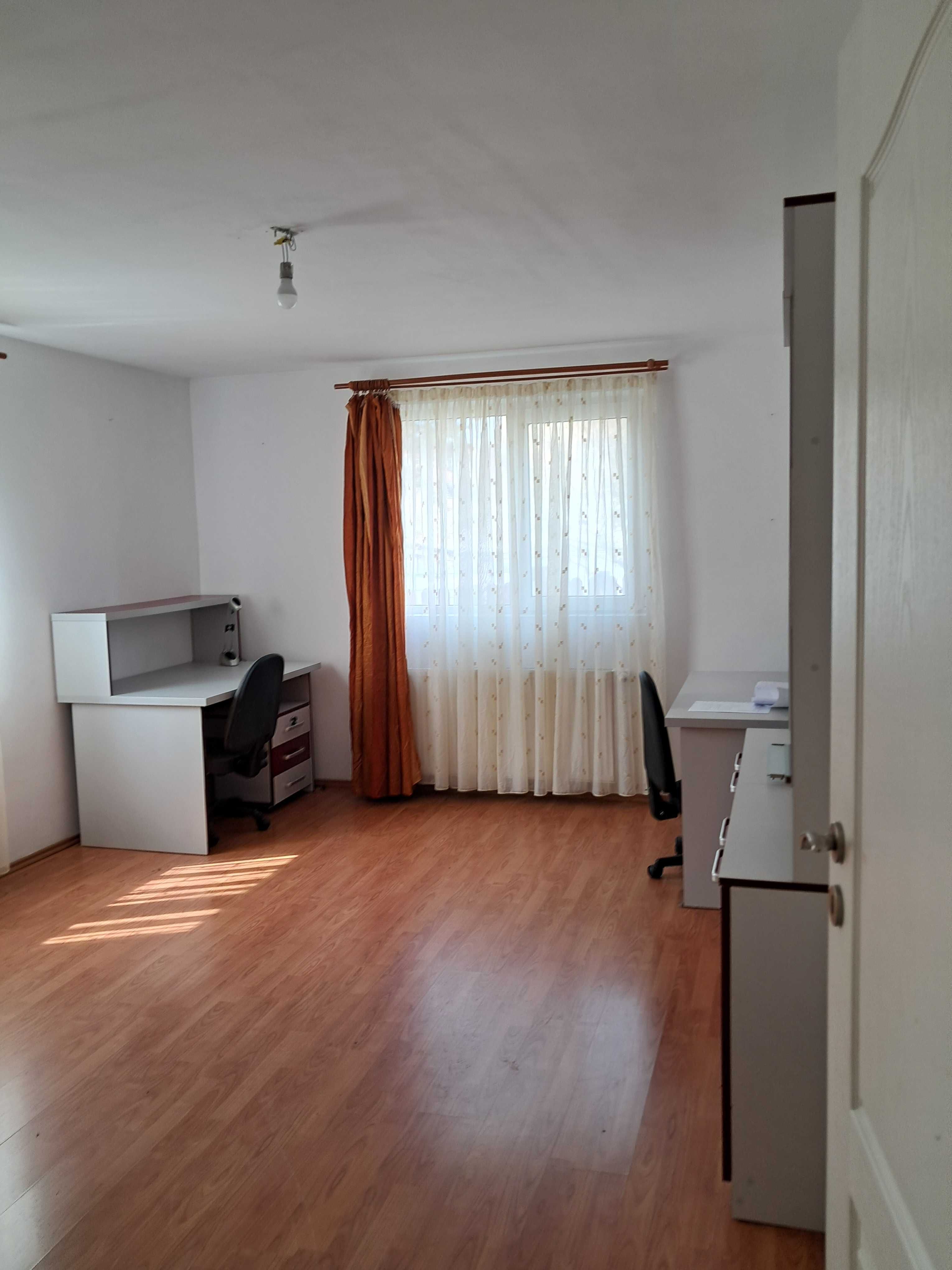 Vând sau schimb casa cu teren zona centrala Suceava