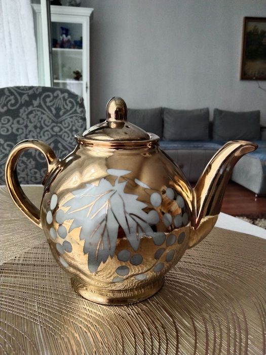Продам кружки, вазы стекляные, посуду ,очень дешево