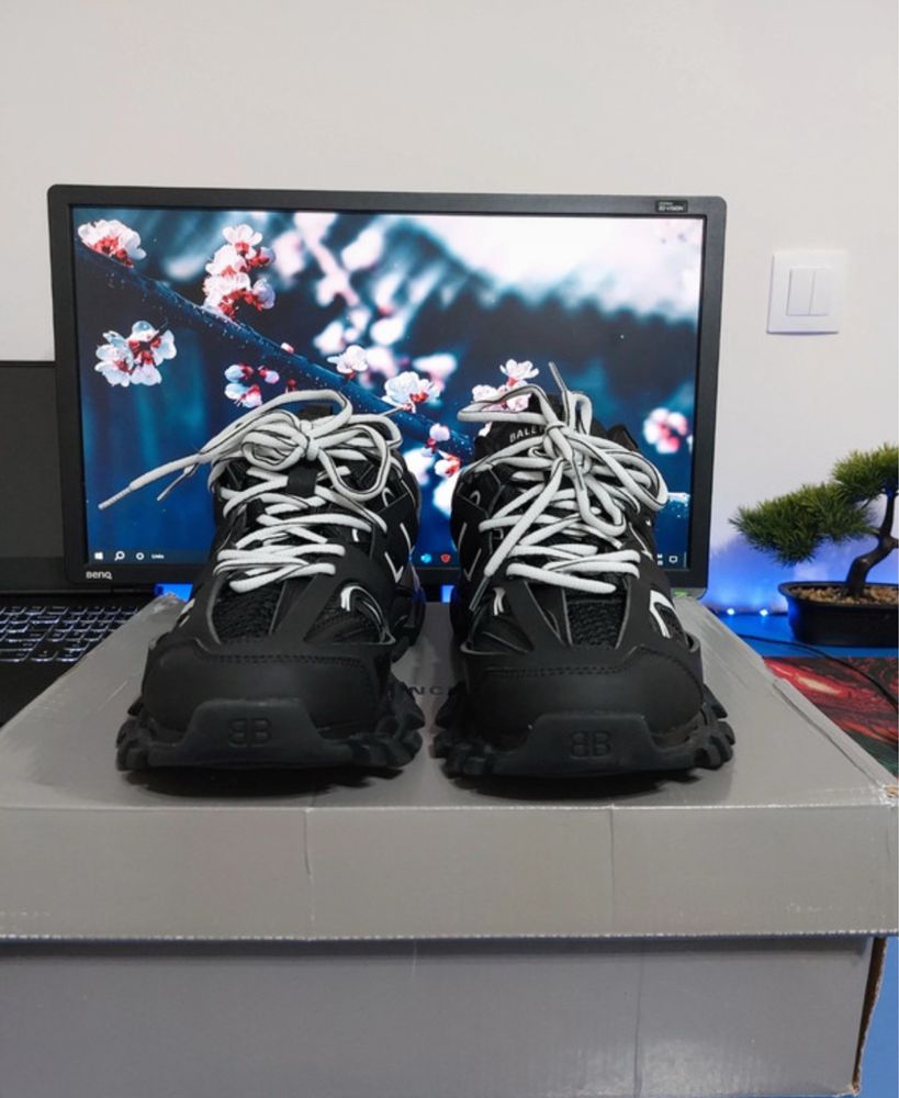 Balenciaga track