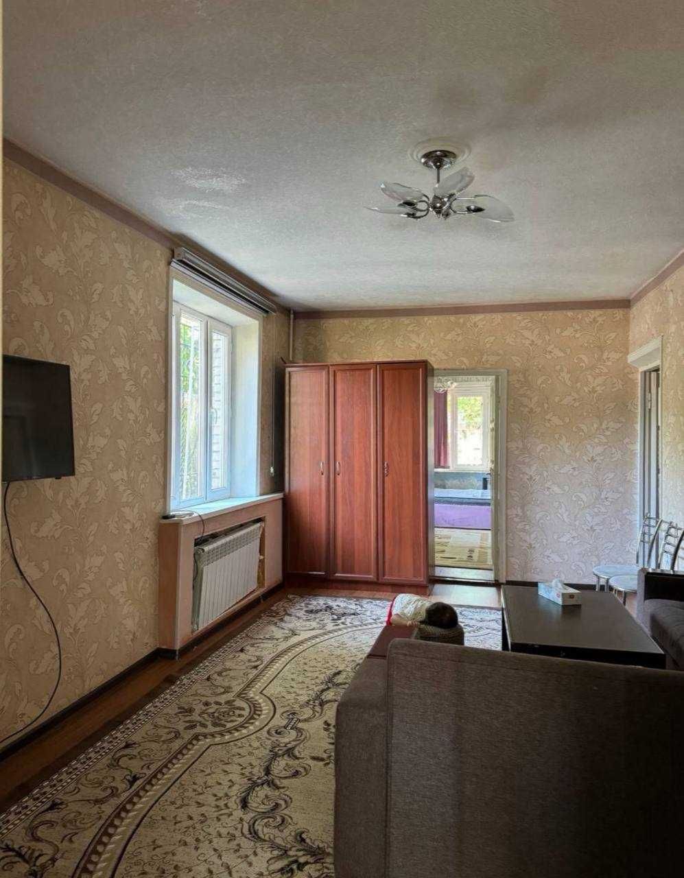 ц13 3ком 1этаж , есть огород , 2-линия, продается квартира