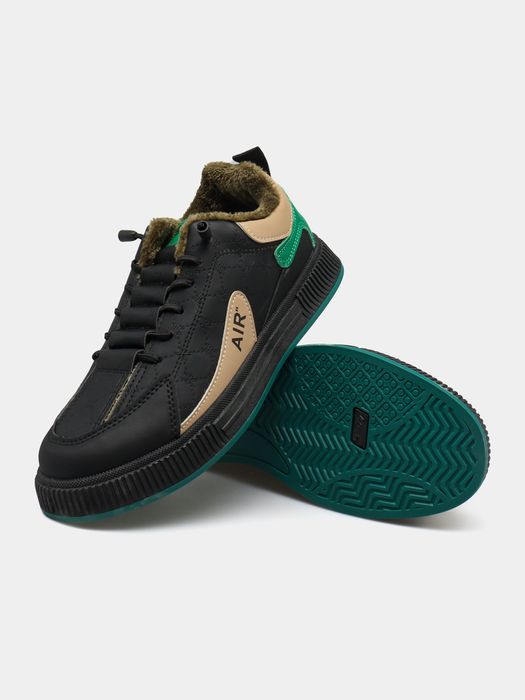 Erkaklar uchun qishki krossovkalar