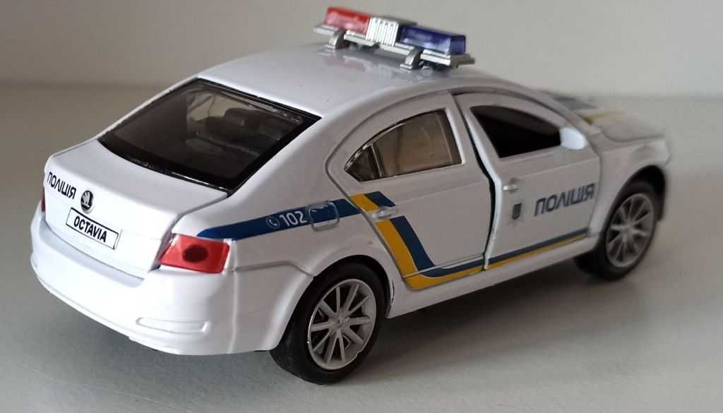 Macheta Skoda Octavia 3 Politia Ucraina - TechnoPark 1/32