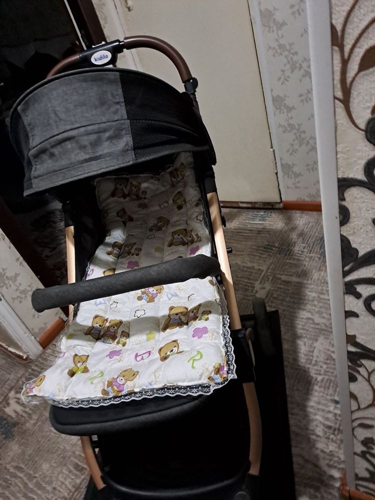 Детская коляска для малышей