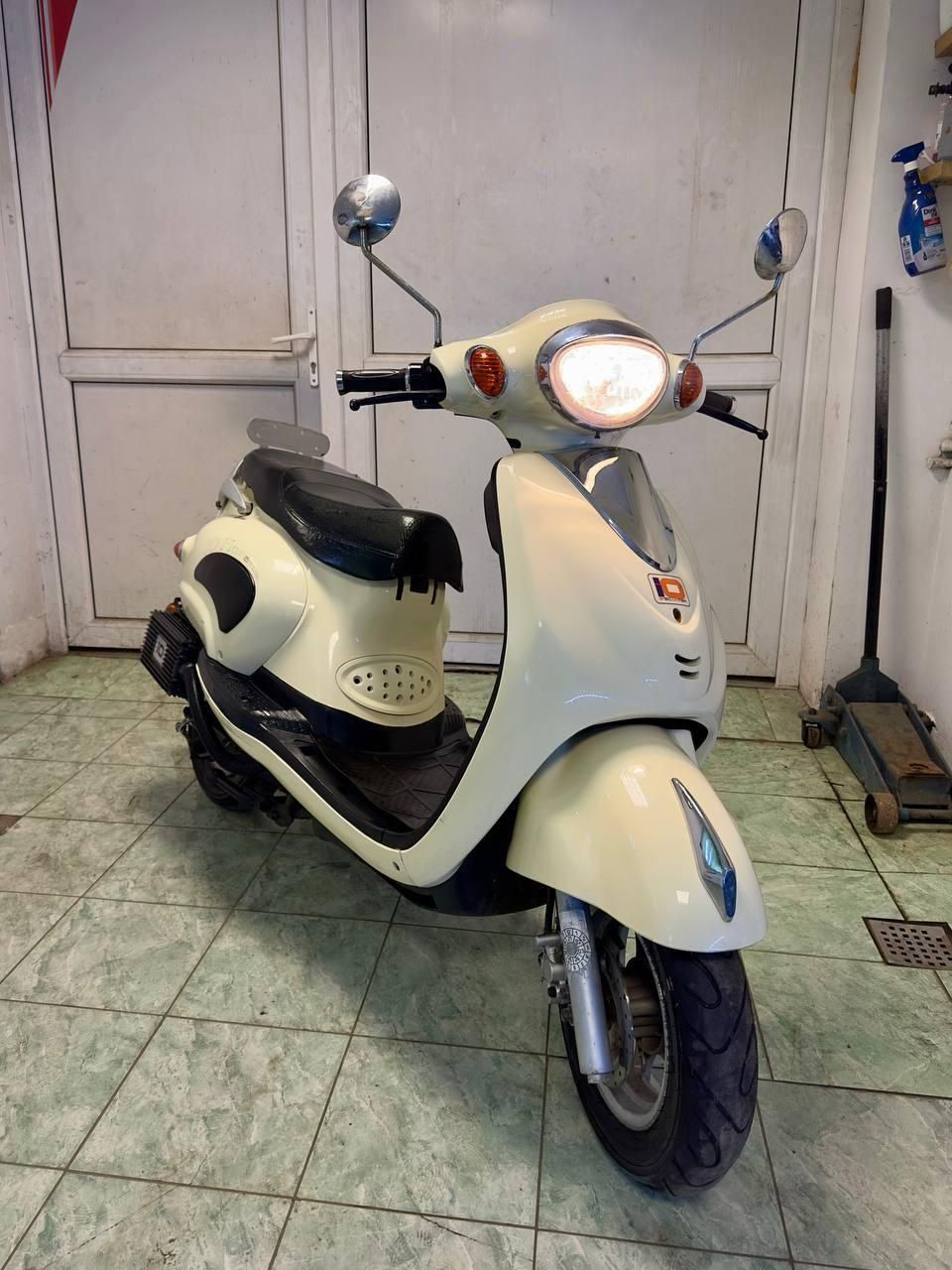 Scuter electric E-Scooter( piaggio vespa)