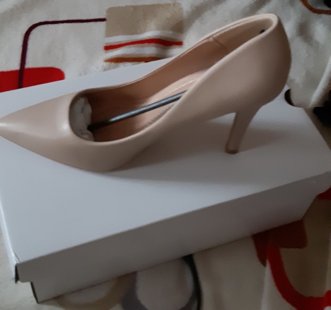 Pantofi stiletto bej 39