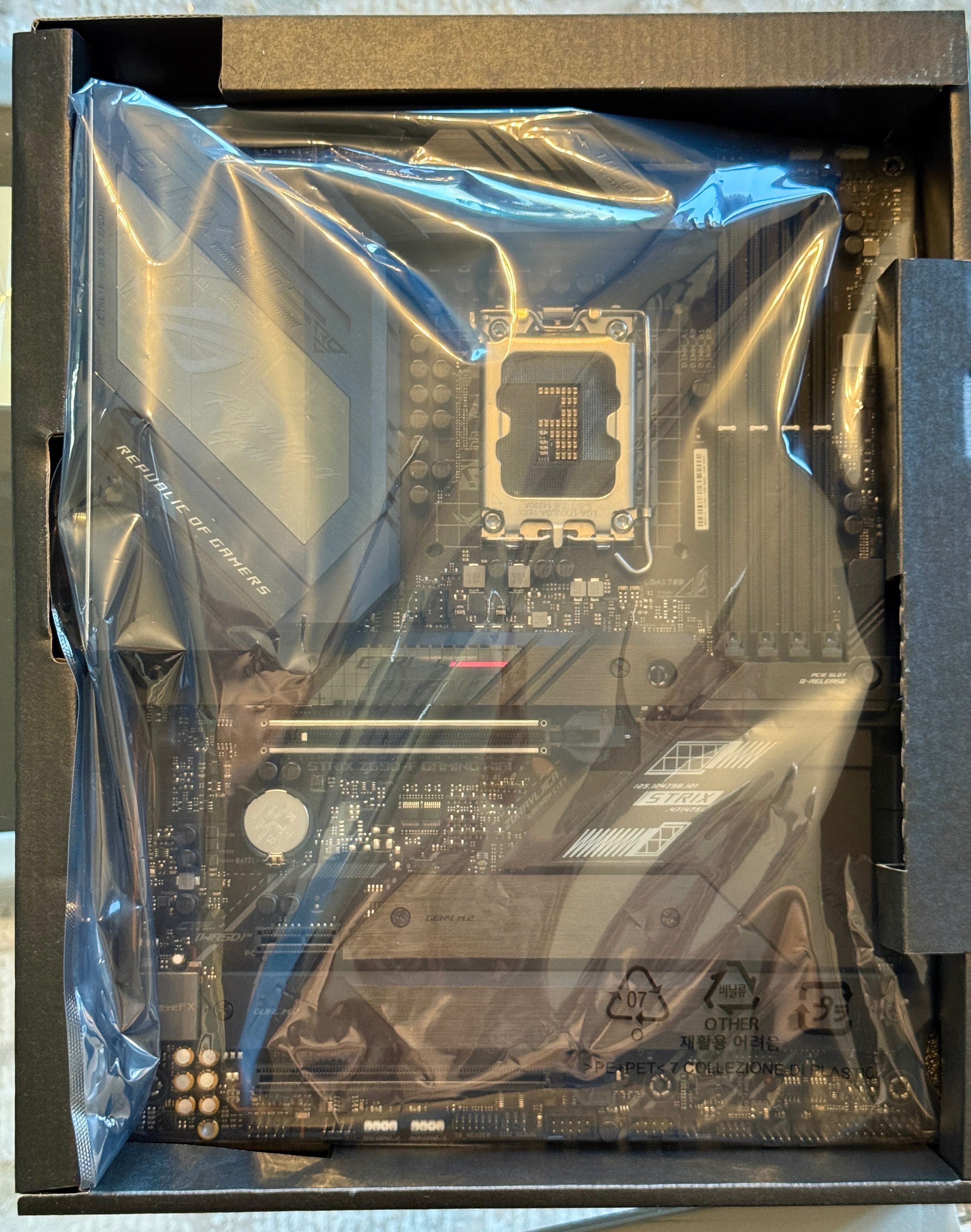 Дънна Платка ASUS ROG Swift Z690-F