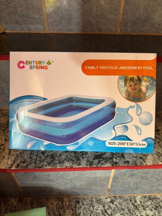 Piscina gonflabila (detali in poze)
Marime 200cm x 300cm
Produs nou s