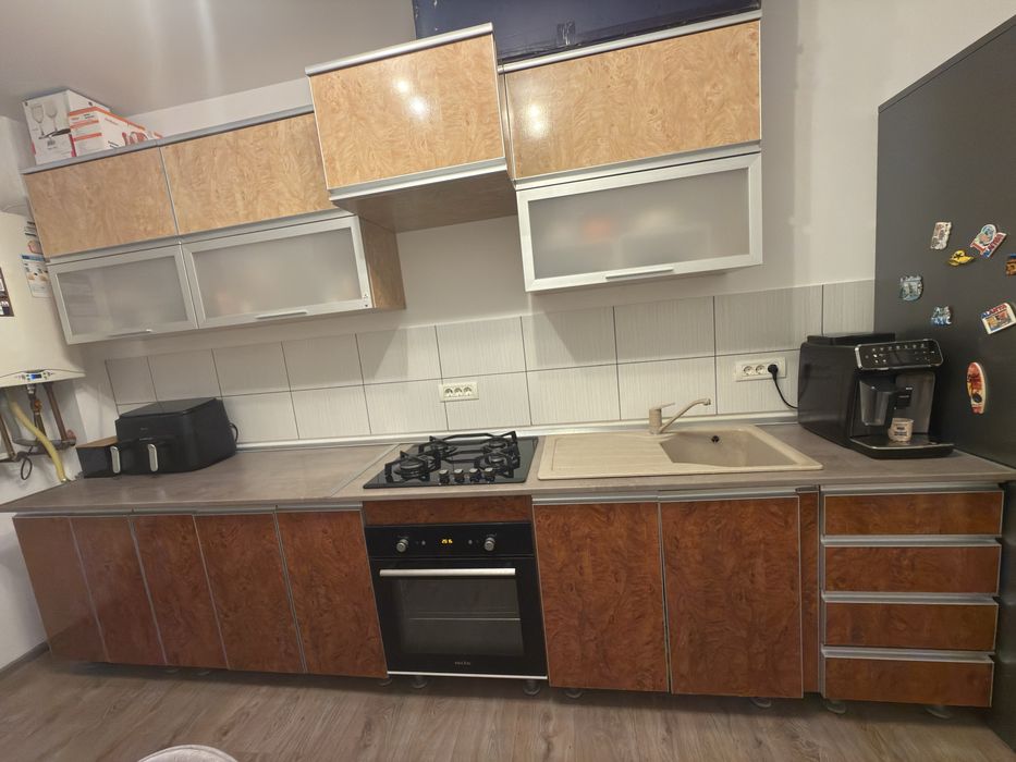 Vand mobila de bucatarie + plita + chiuveta toata