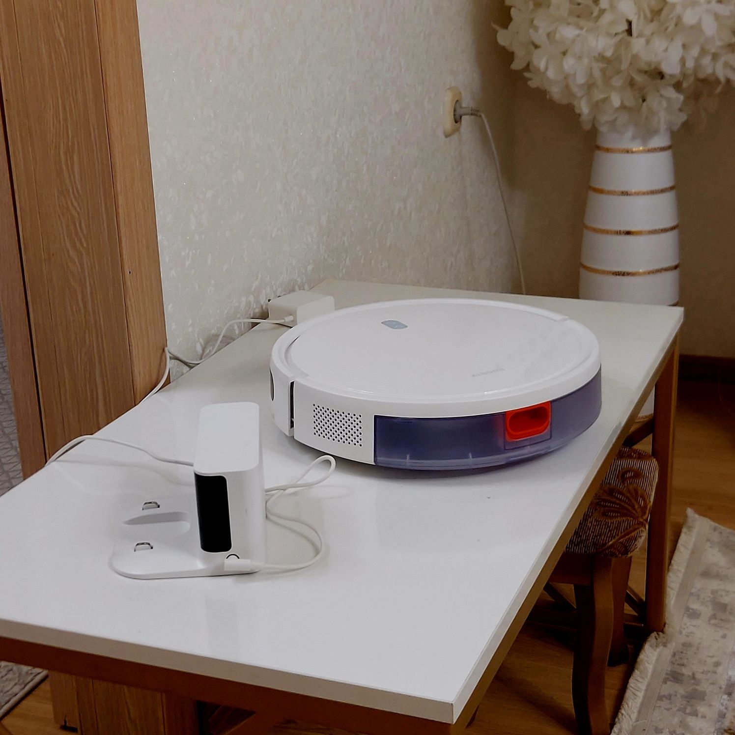 Робот пылесос Xiaomi Robot Vacuum E10, Умная уборка, Как новый