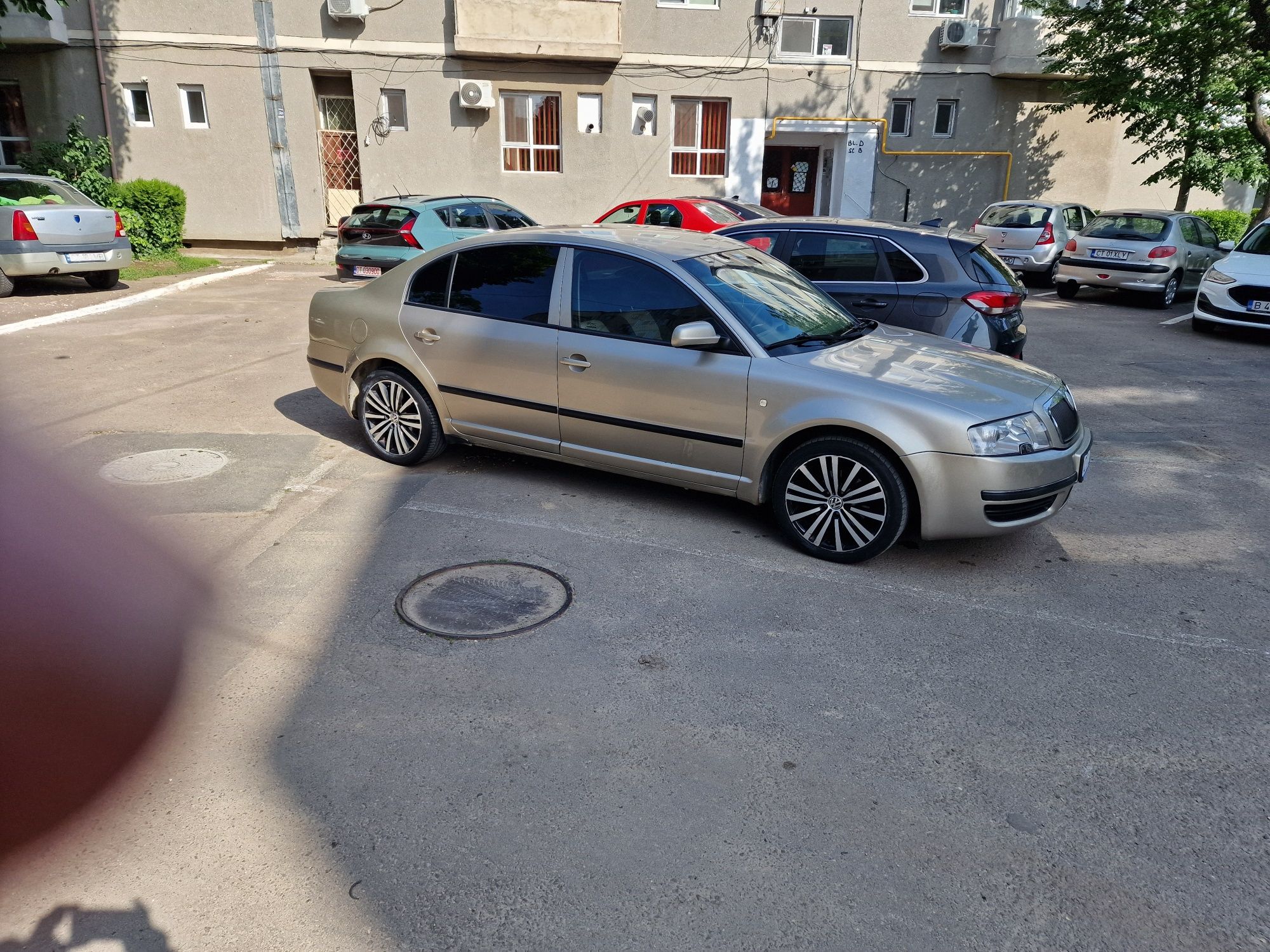 Vănd Skoda Superb An 2004 motor  clasic  1,9 AVX