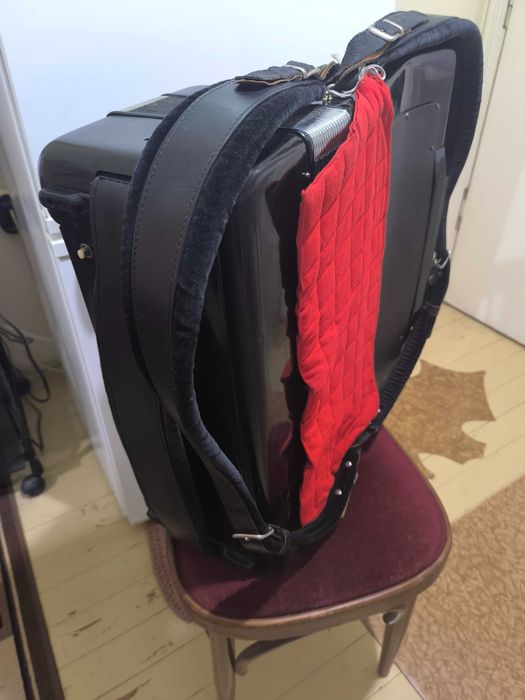 Продавам акордеон WELTMEISTER SUPITA