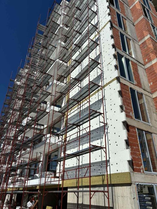 Фасадно рамково скелв под наем