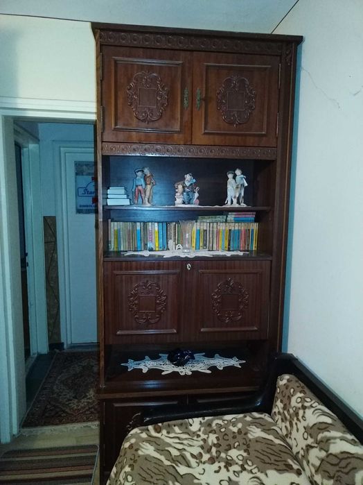 Biblioteca si pat matrimonial