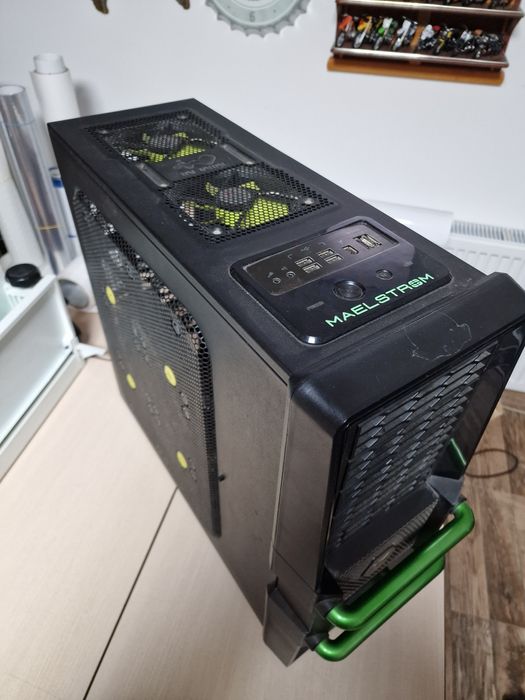 Carcasa pc gaming