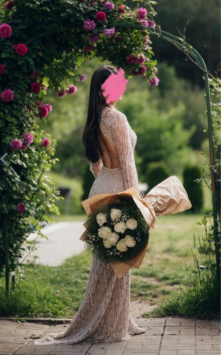 Продавам уникална официална/бална рокля-елегантна, блестяща