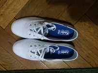 Tenisi albi, marca Keds