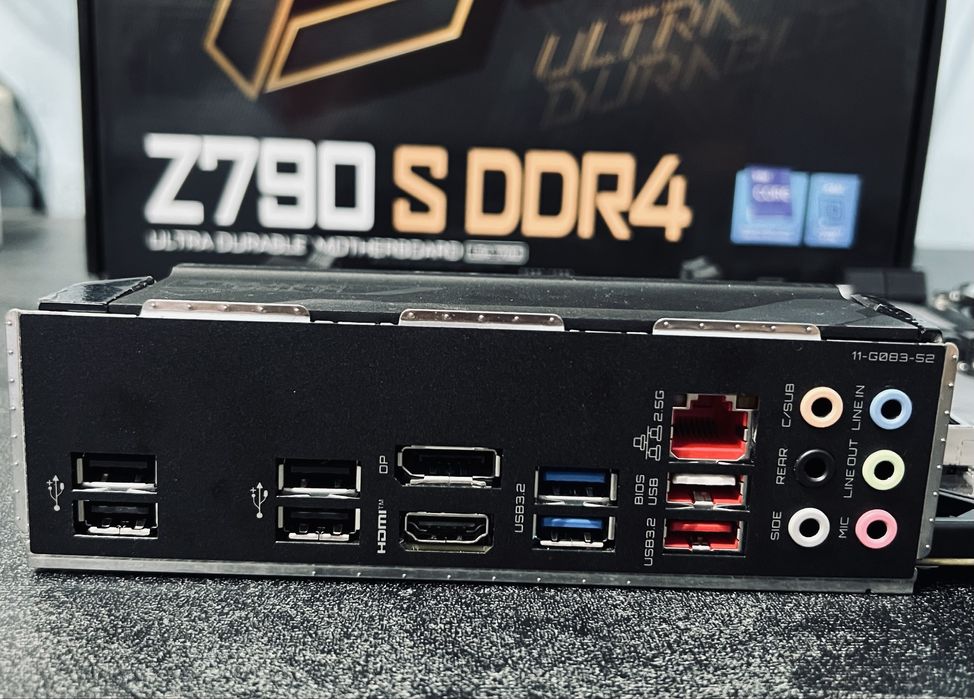 Материнка Gigabyte Z790 S DDR4 идеал как новая!