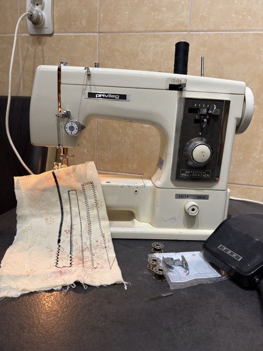 Masina de cusut surfilat si butoniere Privileg (componente metal)