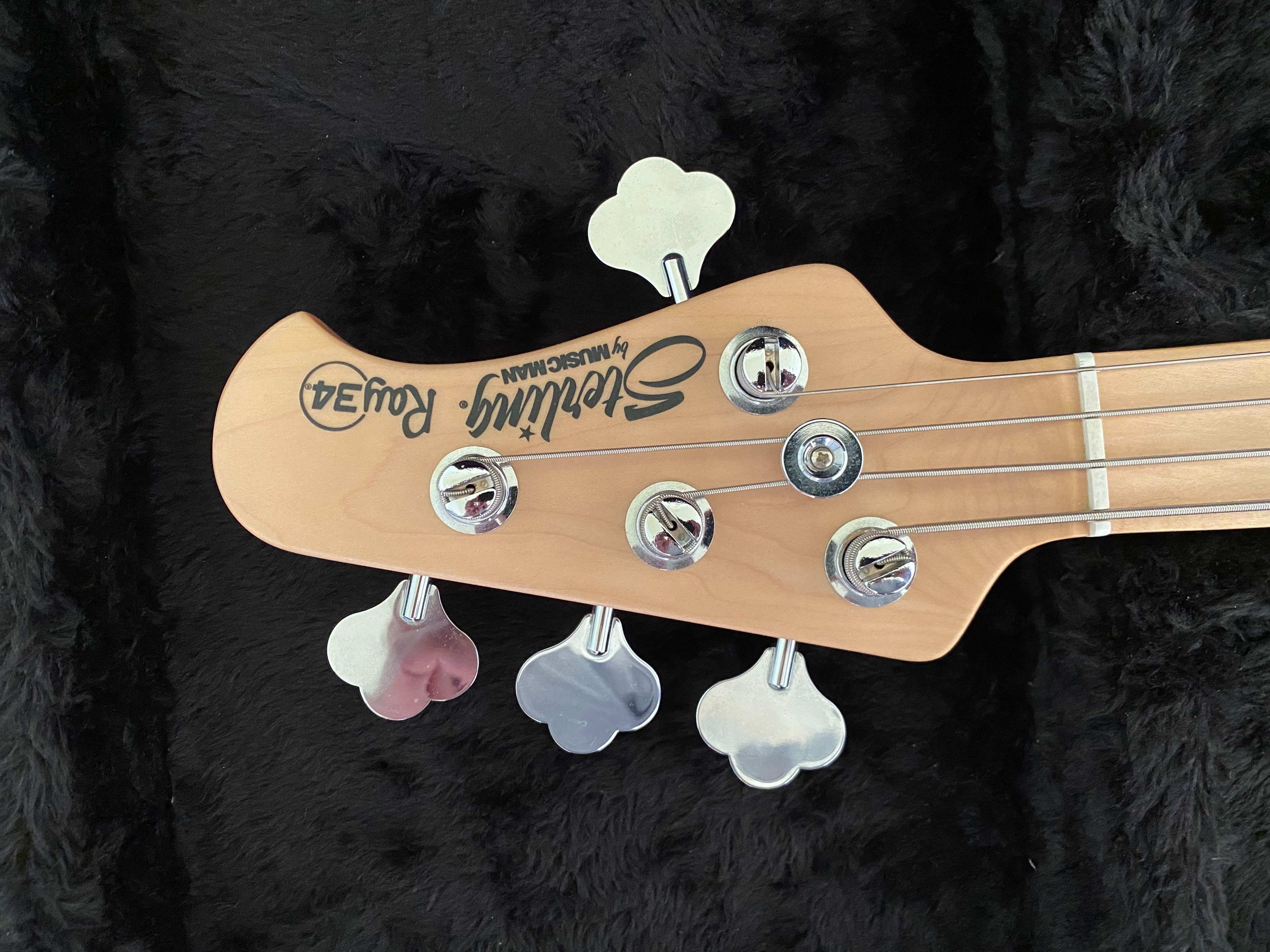 Chitara bass  , Sterling by Music MAN Ray 34 , activ 4 coarde nou !