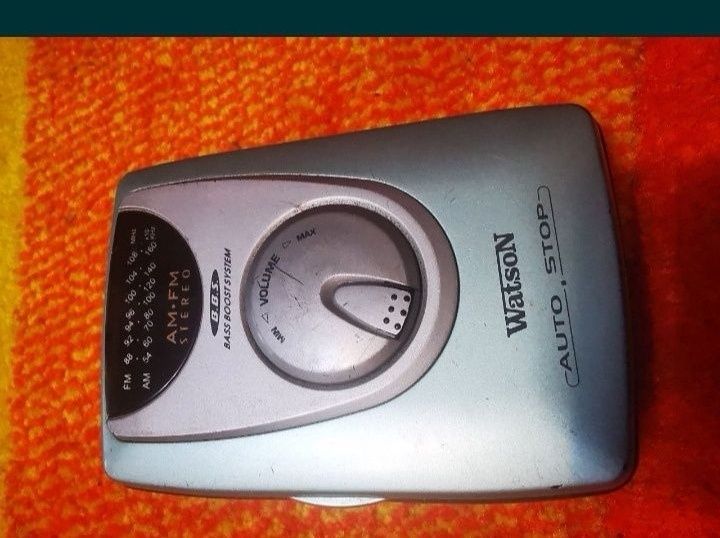 Walkman cu radio Watson 
Funcțional pe radio
Pe caseta se aude gajait