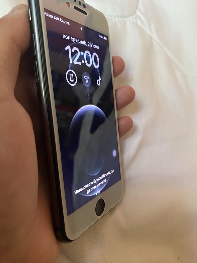 Iphone 8 с чисто нова батерия и калъф+протектор