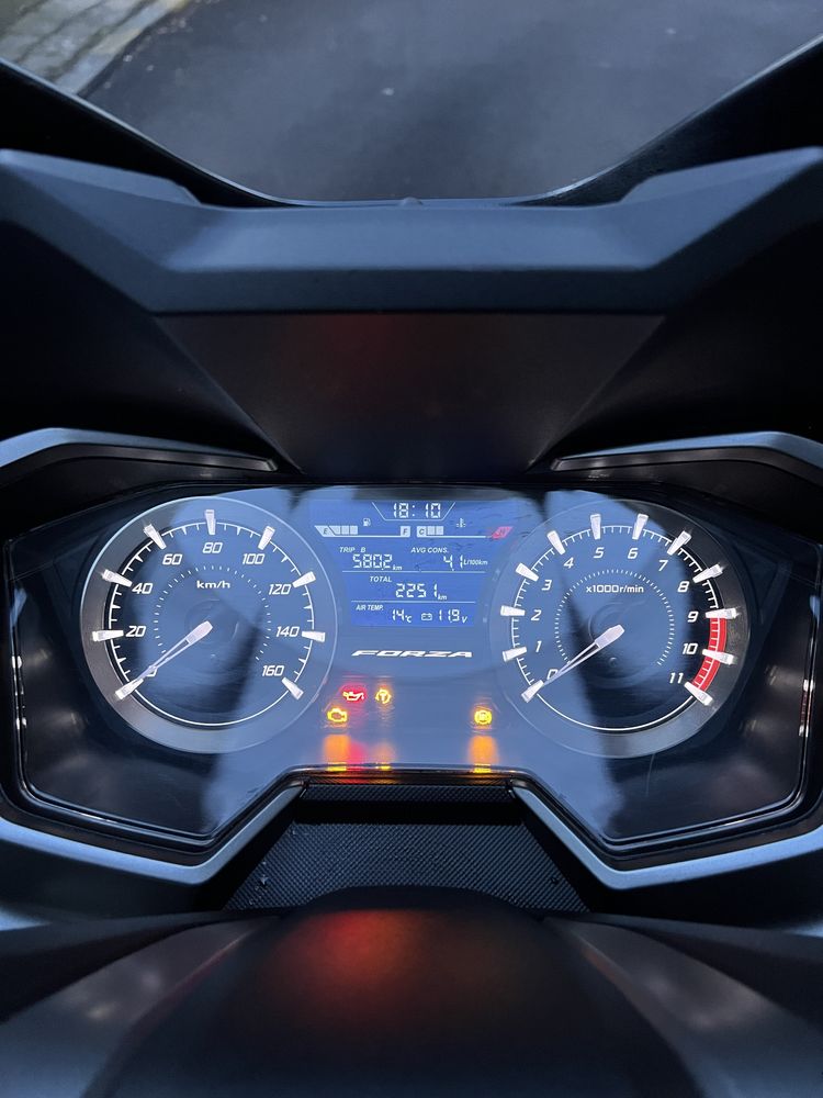 Honda Forza NSS 350 ABS на 2100 км в гаранция