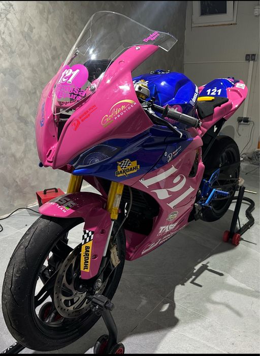 BMW G 310 R – motocicletă de circuit pregătită și performantă