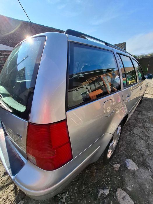Vand bora 2001. 1.6 benzina