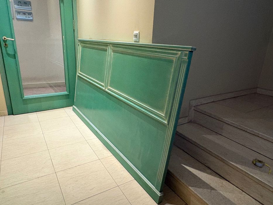 Класическа декоративна табла за легло – масивно дърво