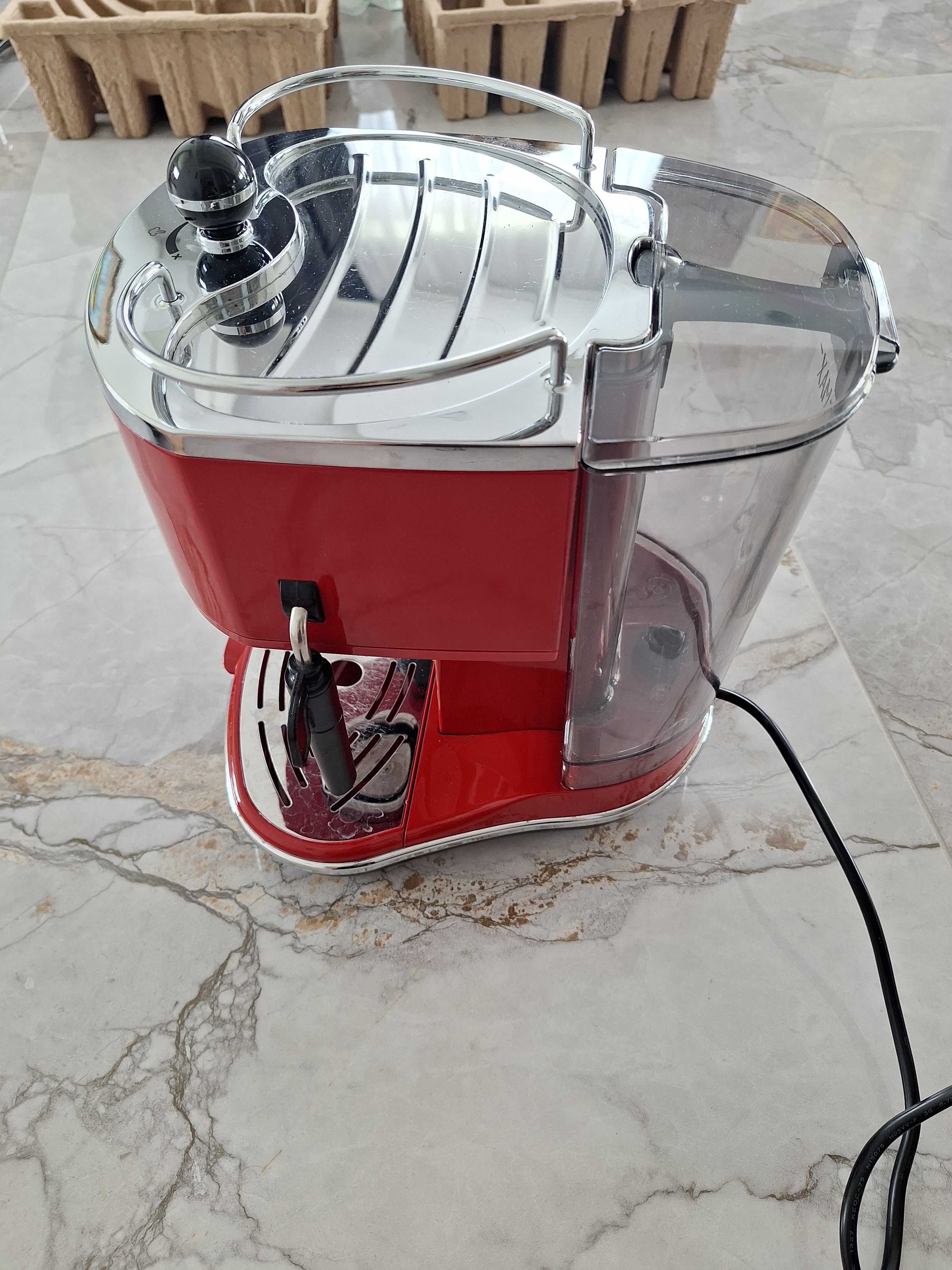 Червена Кафемашина DELONGHI ICONA 1400 ml 15 bar