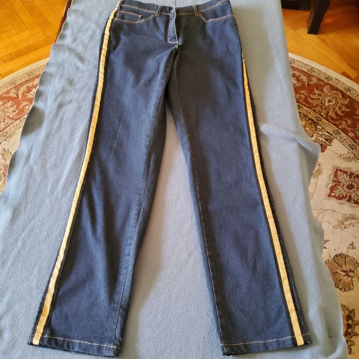 Продавам дамски дънки и дънкови гащеризони