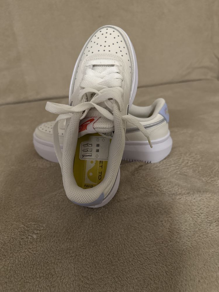 Дамски сникърси NIKE