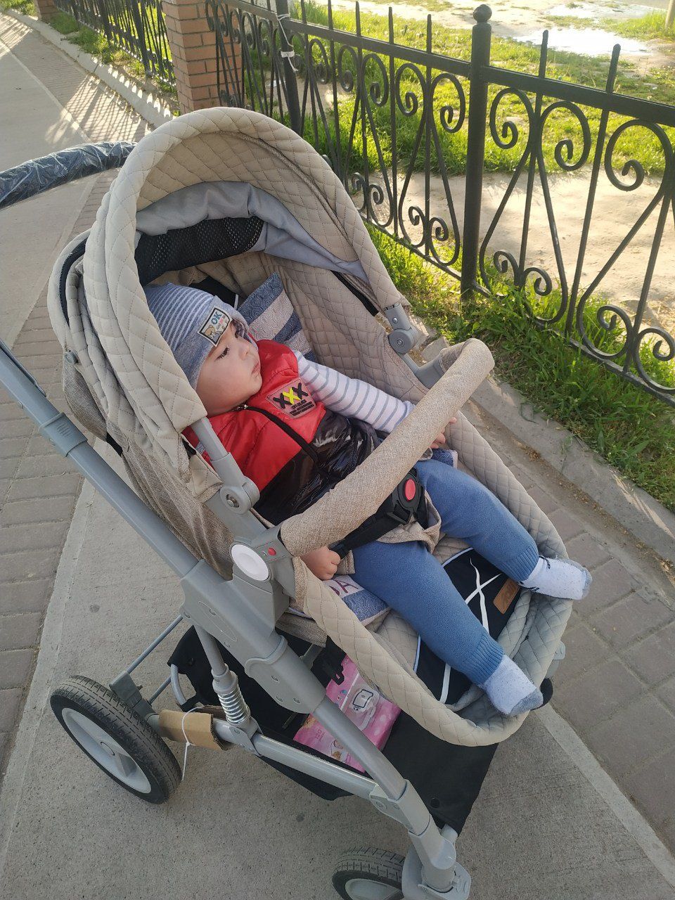 Коляска почти новая
