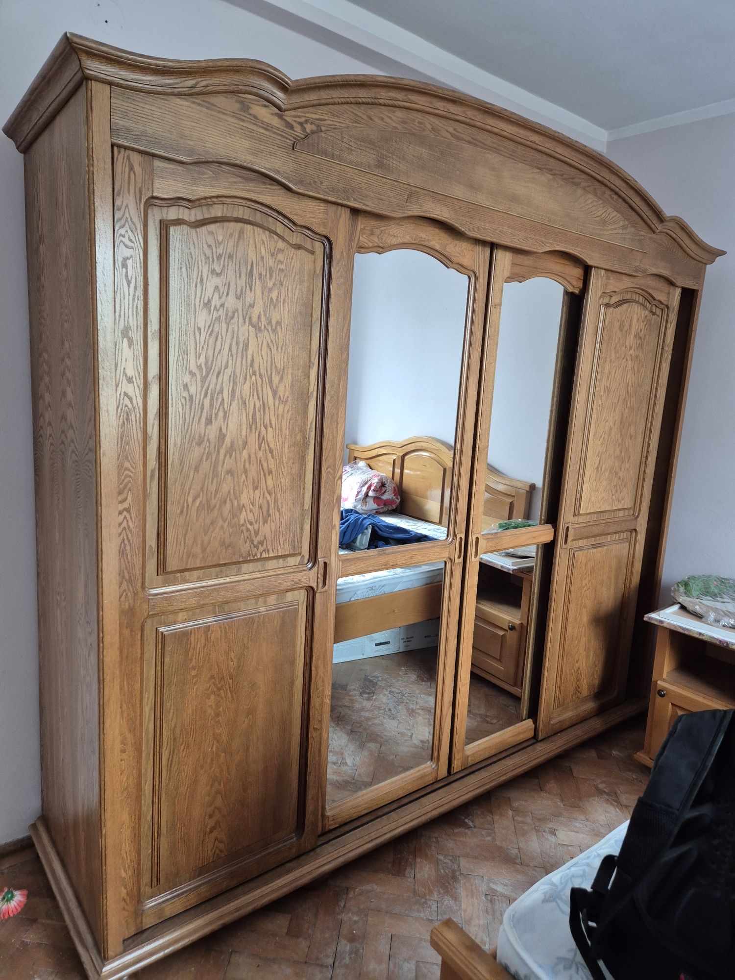 Dulap dormitor lemn masiv cu usi glisante