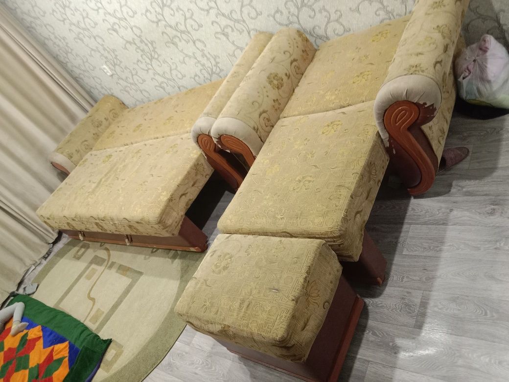 Продаю диван с 2 кресло