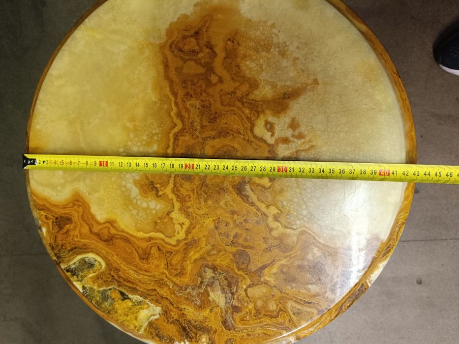 Барокова бронзова маса със плод от оникс