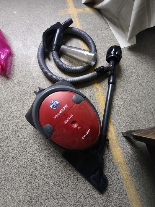 Пылесос  LG, не в рабочем состоянии, если на запчасти, то всё в отличн