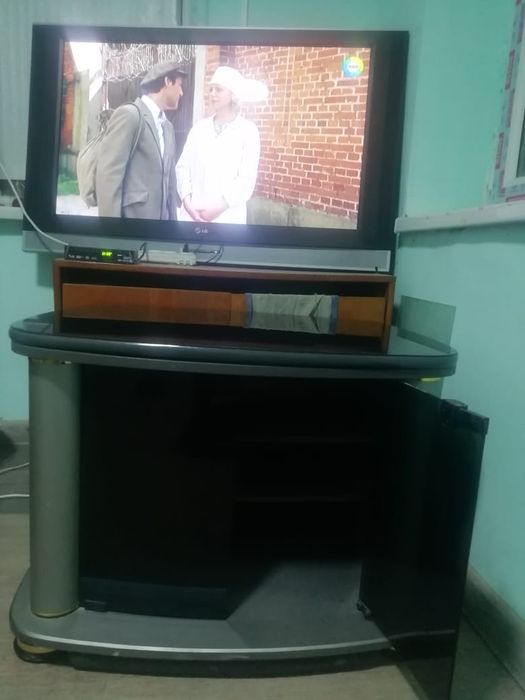 Продается жк тв и подставка