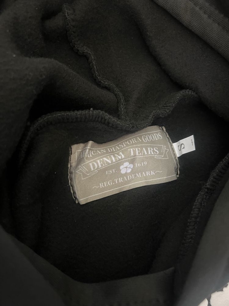 Denim Tears екип и сив суитчер