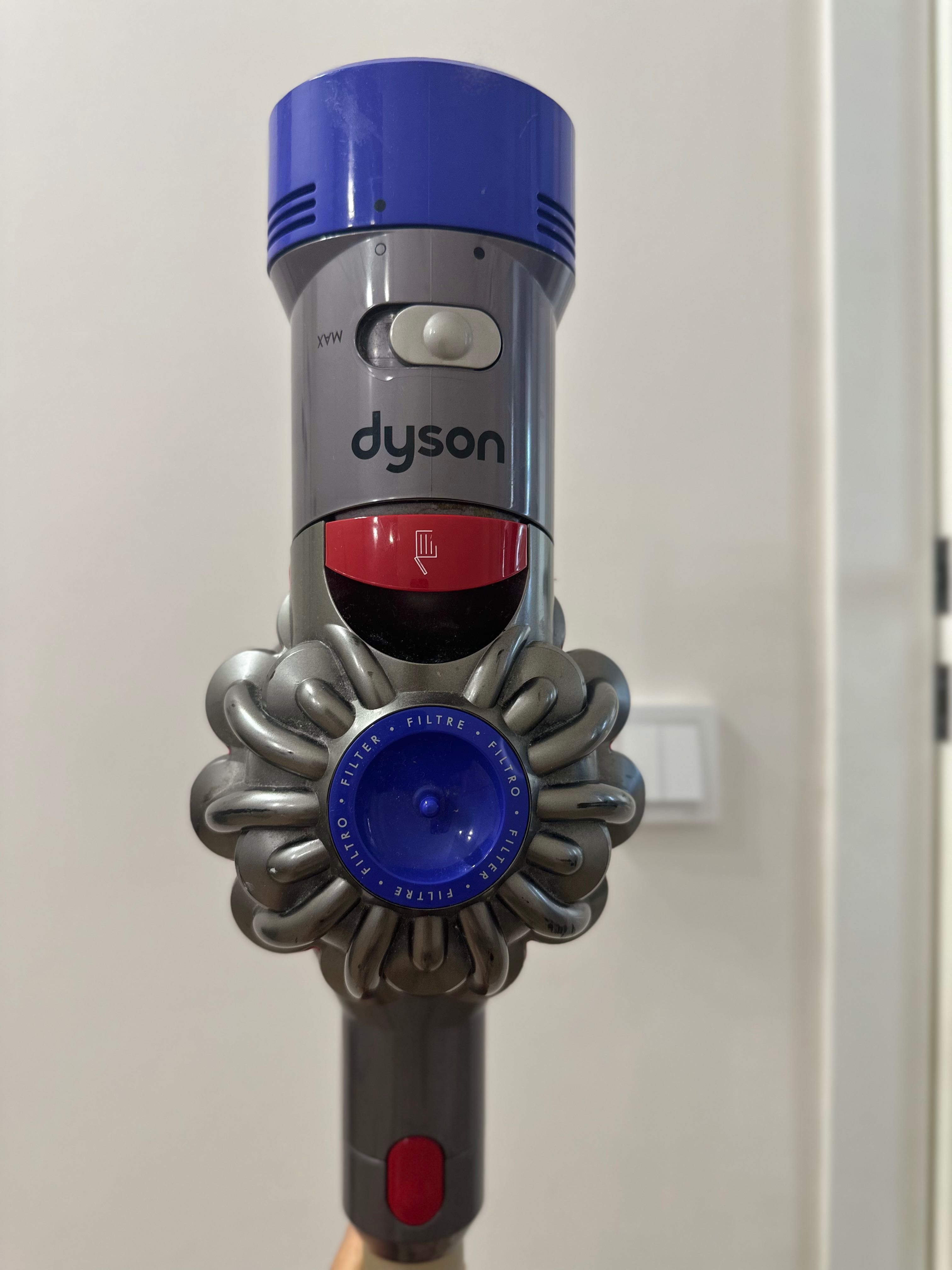 Продам  пылесос Dyson V8