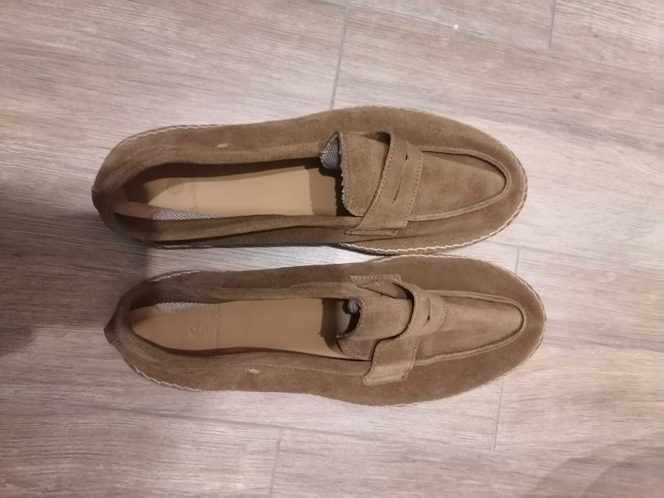 Разпродажба на мъжки дрехи и обувки