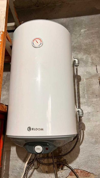 ПРОДАВА СЕ: Просторна двуетажна къща с двор и чудесна локация!